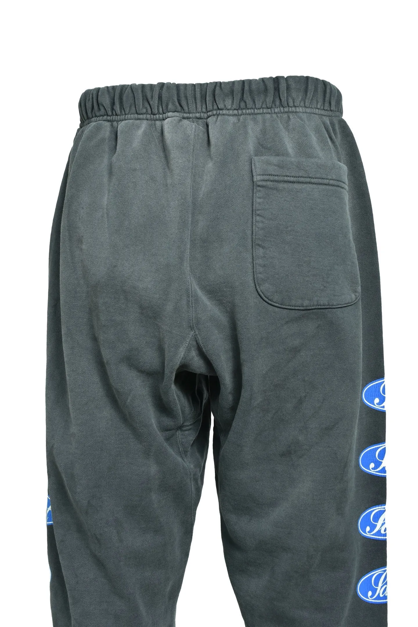 SAINT Mxxxxxx SWEAT PANTS/LOVE AMONG/BLK blue SAINT barrage sweatpants, washed black S-XL, top-notch printing and distressing process, very close to the original distressed feeling, Assute dyeing, whole piece sprayed with horse fade, wormhole destruction treatment, heavy fermentation washing to create NEW VINTAGE texture, factory four-needle and six-thread workmanship, no bone seams, correct main mark, wash mark